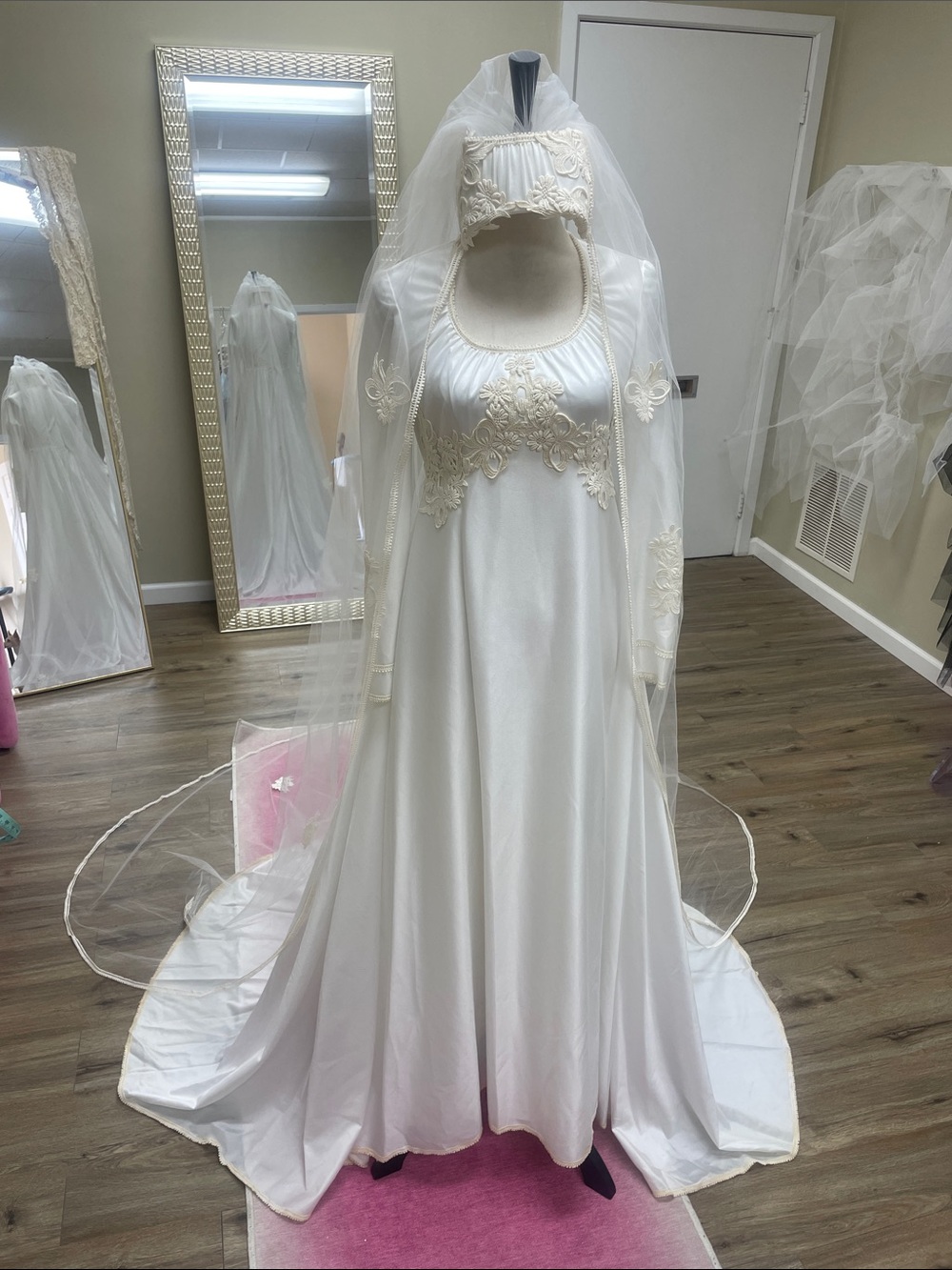 1970S WEDDING DRESS + VEIL